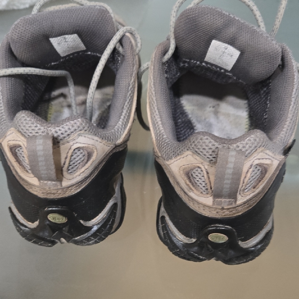 Women's Gray Sneakers - Picture 3 of 11